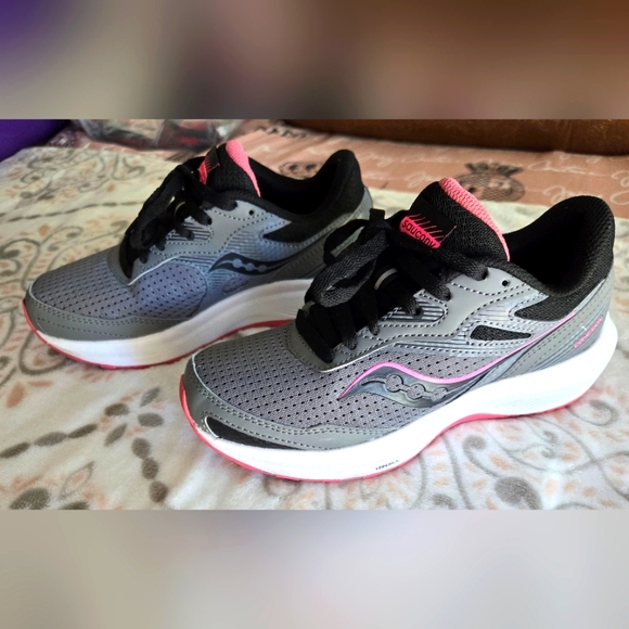 Saucony Shoes - Saucony Cohesion Gray Women's Running Shoe Size 5